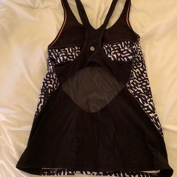 black and white lulu lemon tank top size 6 - Picture 2 of 2